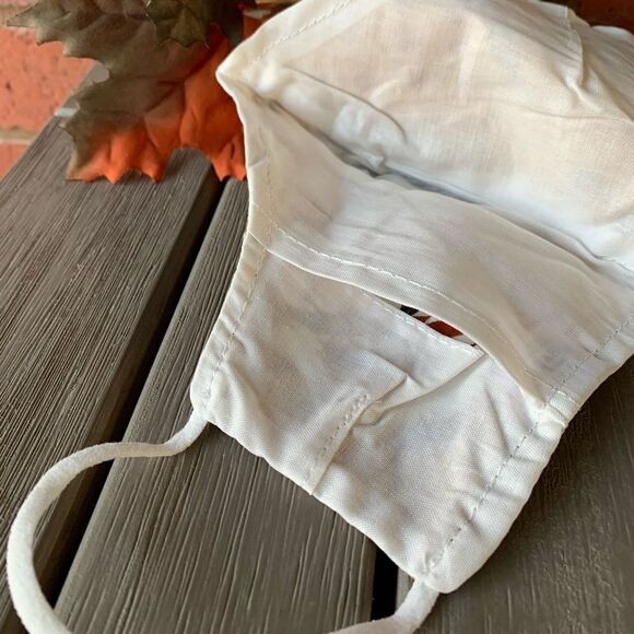 Vera Bradley Mask with Filter Pocket styke Painted Feathers NWT 
Breathable - Picture 2 of 4